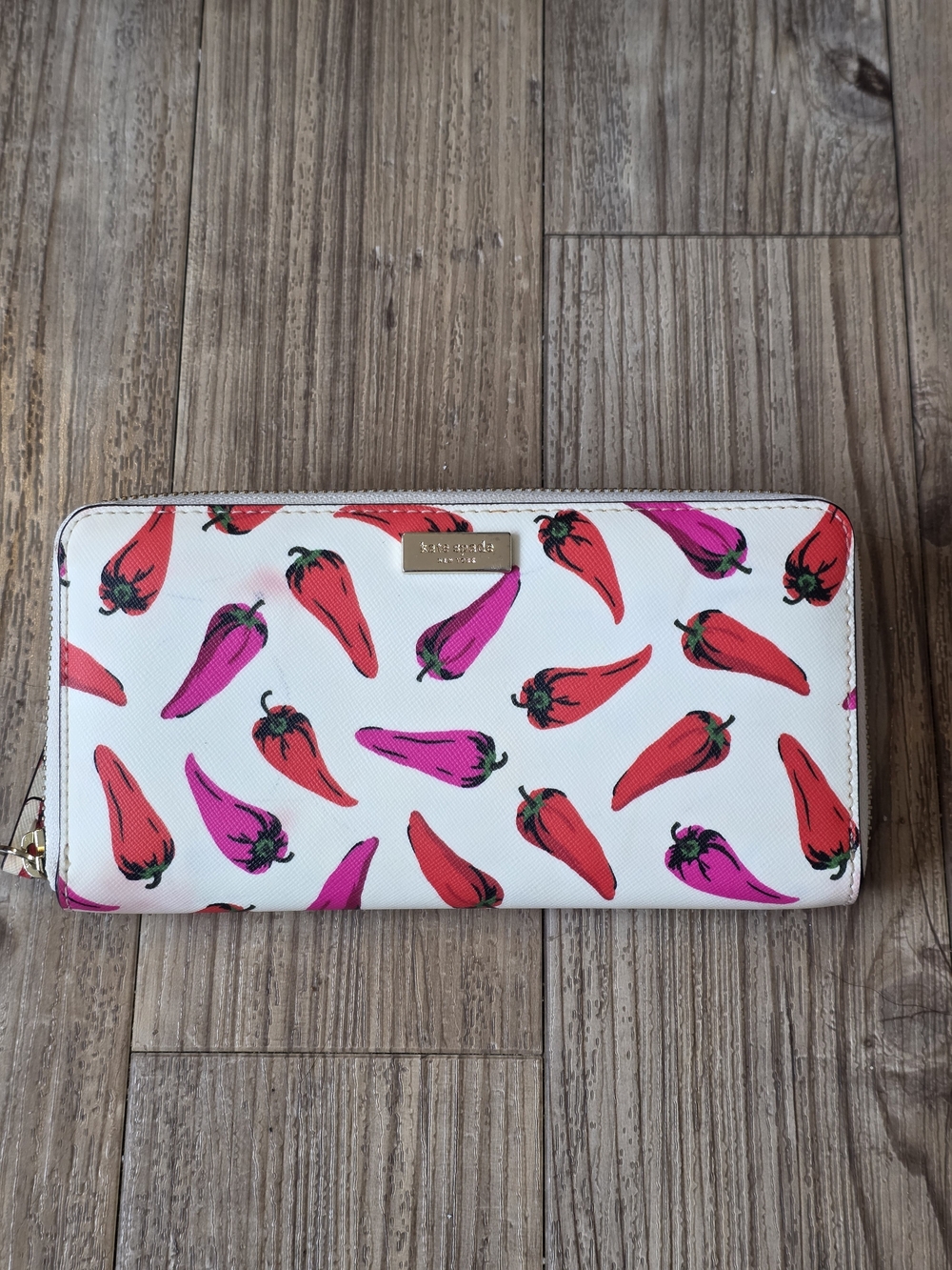 Kate Spade Extra Spicy Hot Sauce Remmi Tote and matching Chili Pepper Zip Wallet - Picture 3 of 12